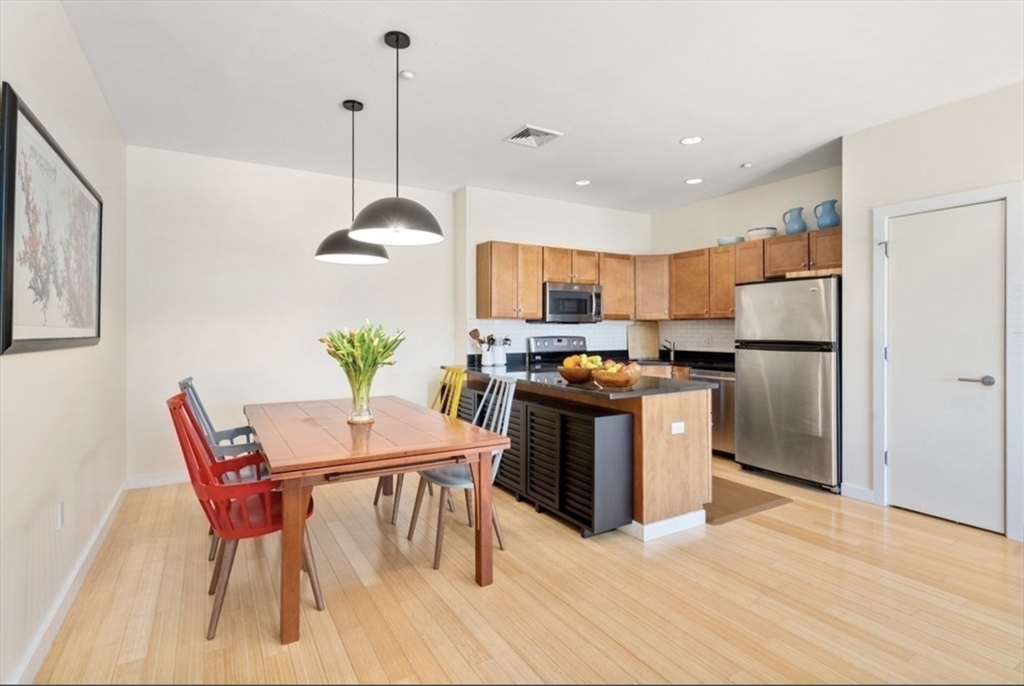 Boston, Massachusetts 02135, United States, 2 Bedrooms Bedrooms, ,2 BathroomsBathrooms,Residential,Active,127470