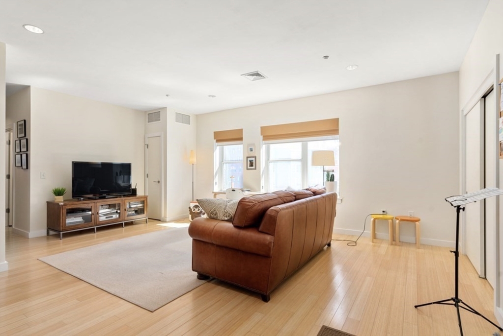 Boston, Massachusetts 02135, United States, 2 Bedrooms Bedrooms, ,2 BathroomsBathrooms,Residential,Active,127470