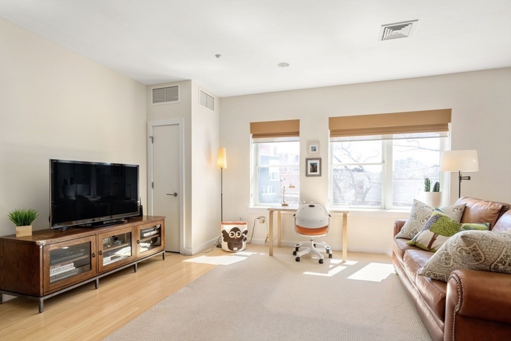 Boston, Massachusetts 02135, United States, 2 Bedrooms Bedrooms, ,2 BathroomsBathrooms,Residential,Active,127470