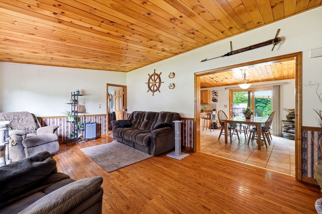 108 Oak Knolls Circle