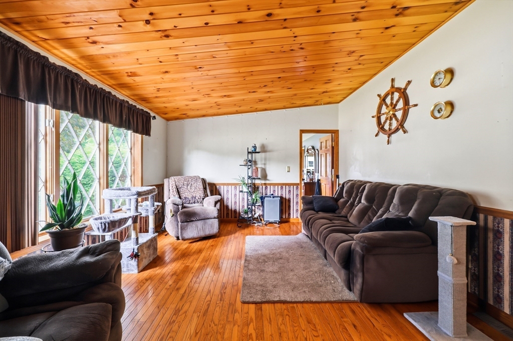 108 Oak Knolls Circle