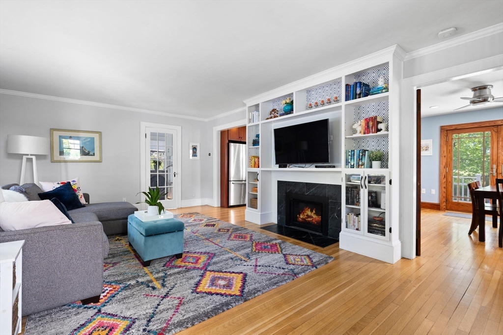 80 Baxter St