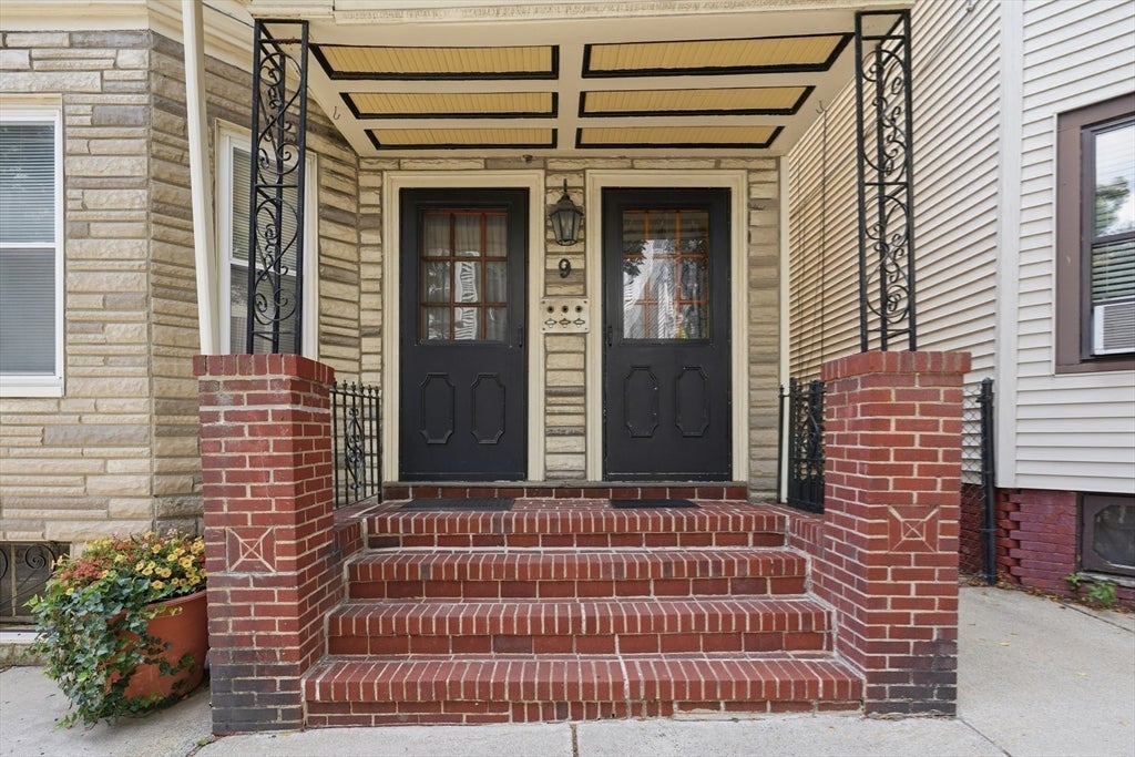 9 Hatch St #2, Boston, MA Photo #2