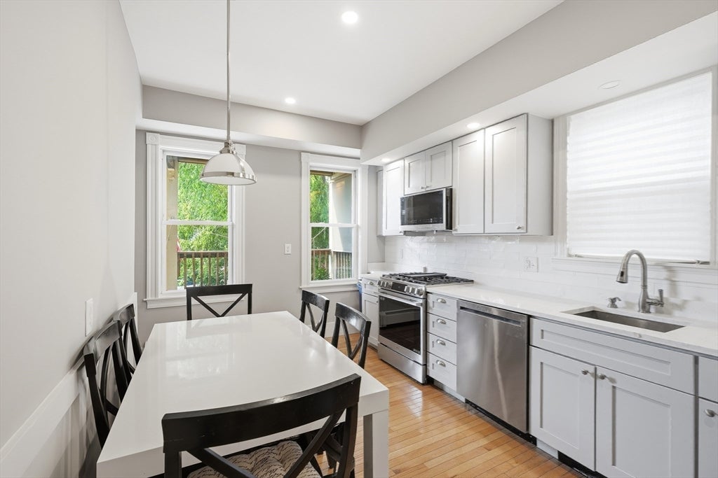 9 Hatch St #2, Boston, MA Photo #17