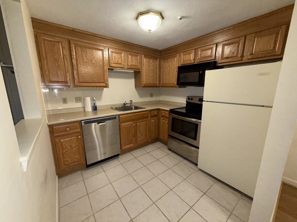 28 Williamsburg Ct 2