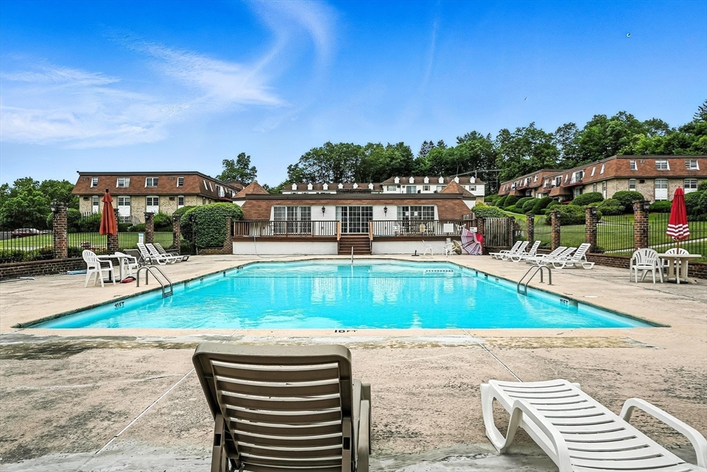 28 Williamsburg Ct 2