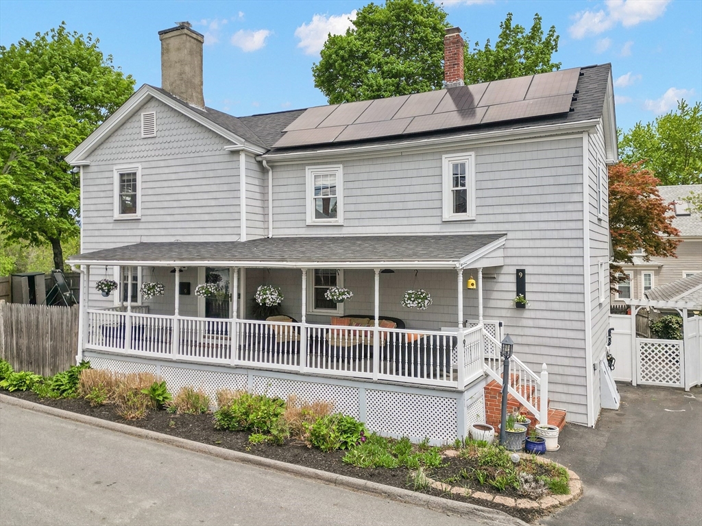 Photo of 9 Elm Ct, Andover, MA