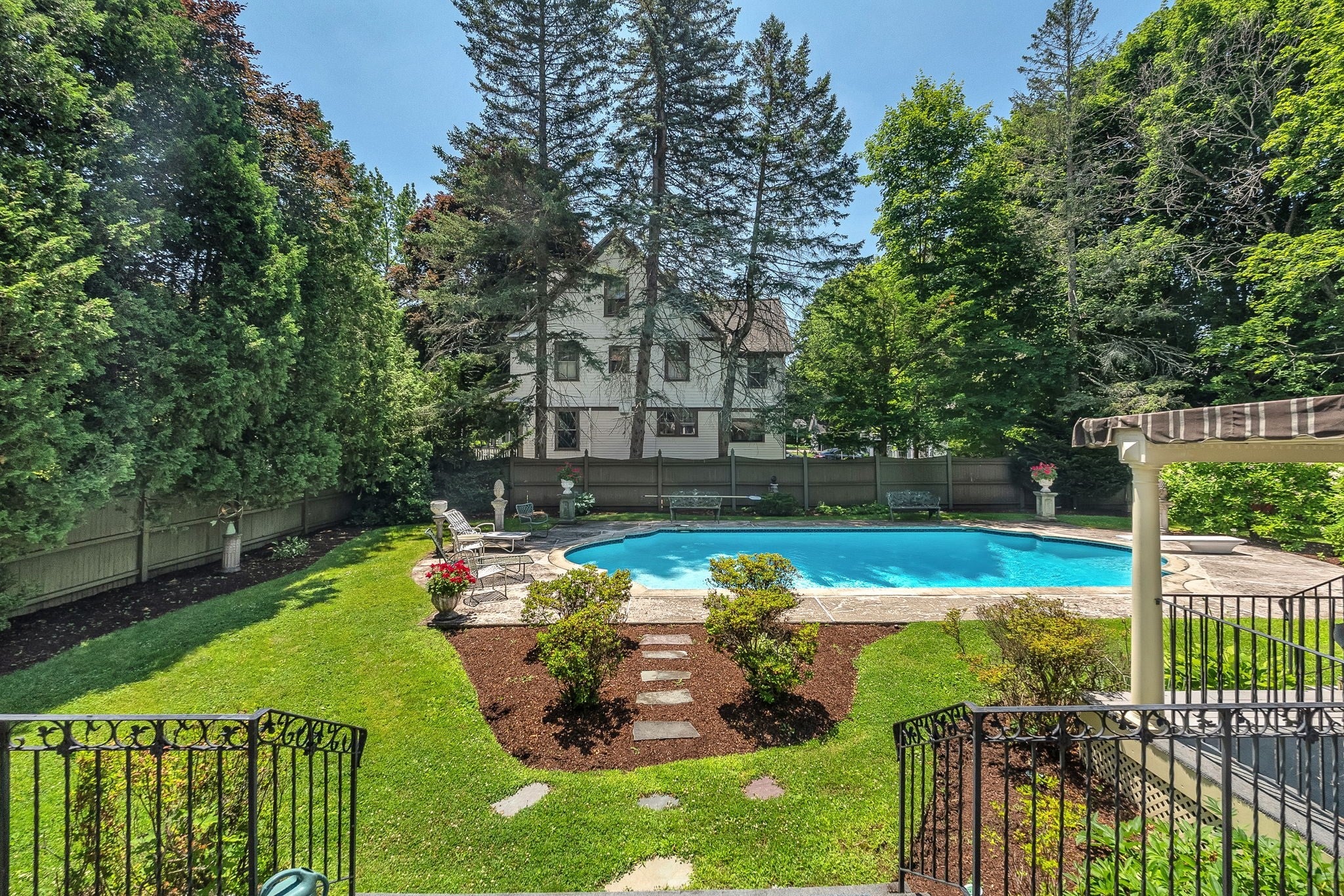 131 Fair Oaks Park