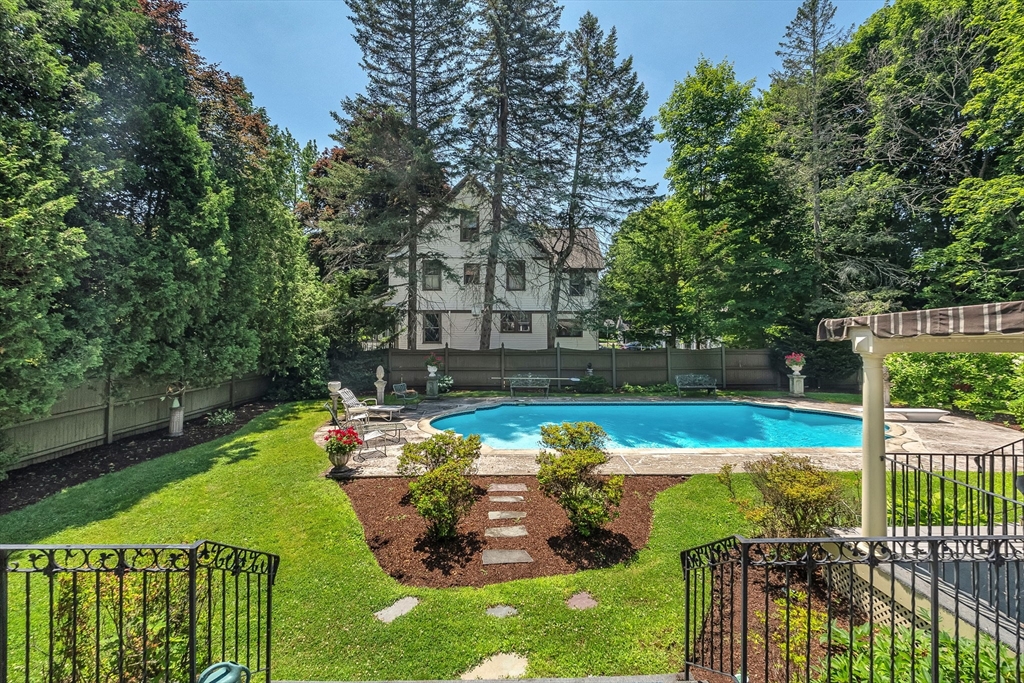 131 Fair Oaks Park