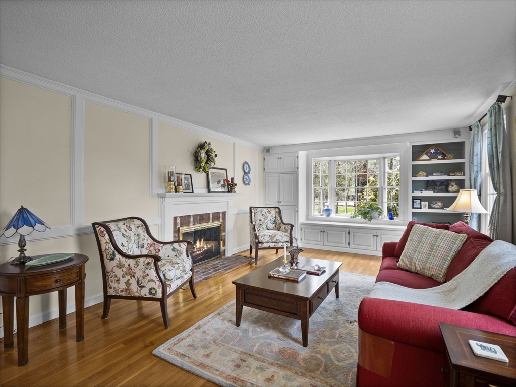 99 Raleigh Tavern Lane