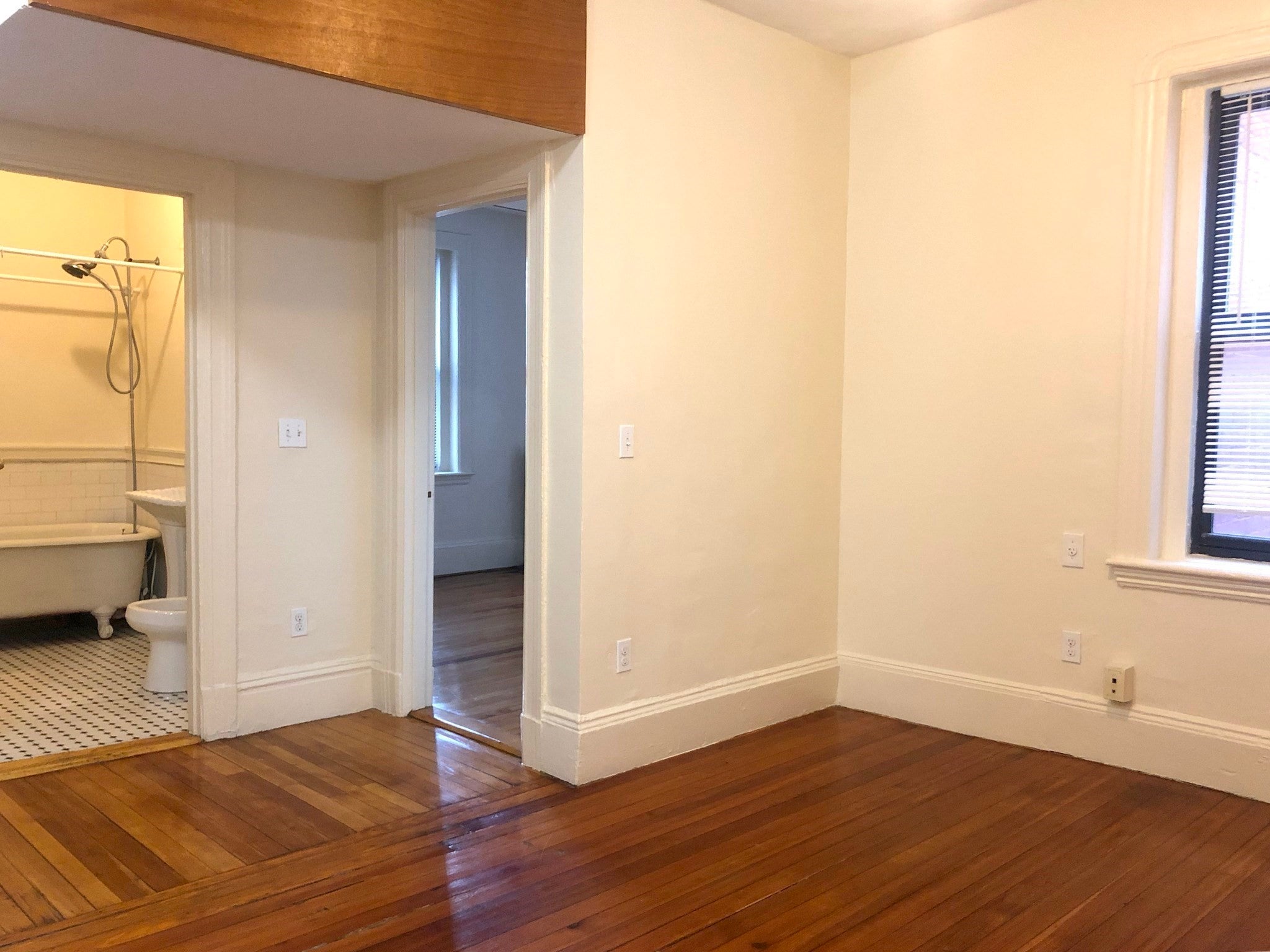 Click for 1234 Commonwealth Ave #2, Boston, MA slideshow Click for 1234 Commonwealth Ave #2, Boston, MA slideshow