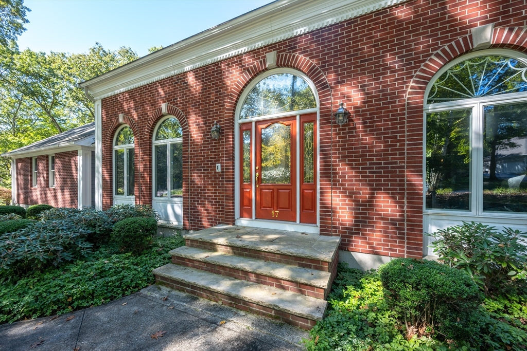 17 Robincrest Ct