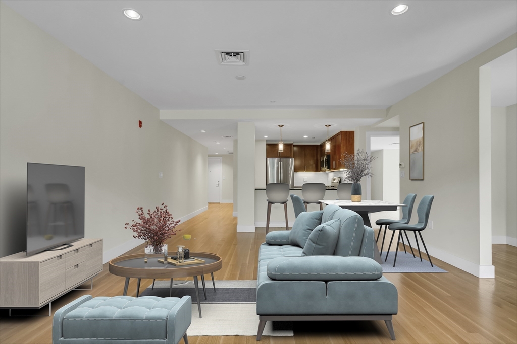 321 Hammond Pond Pkwy U301