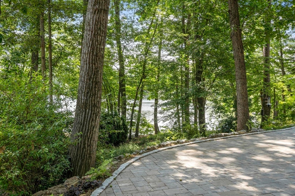 107 Island Rd