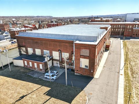 Photo of 1 Bigelow St, Holyoke, MA 01040 (MLS # 73508018)