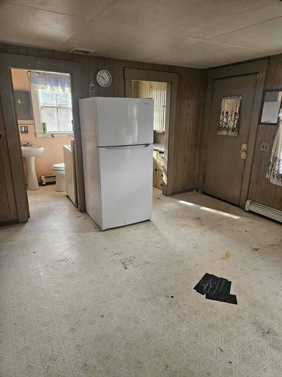 Lowell, Massachusetts 01850, United States, 2 Bedrooms Bedrooms, ,1 BathroomBathrooms,Residential,Pending,34185