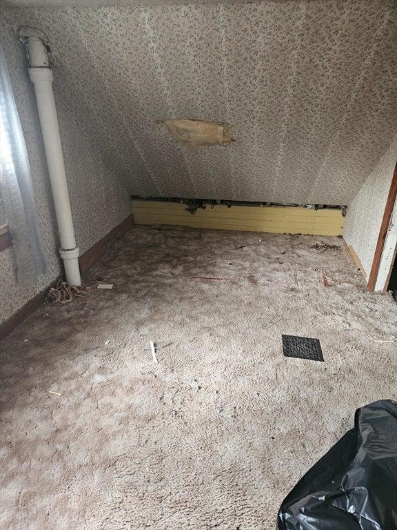 Lowell, Massachusetts 01850, United States, 2 Bedrooms Bedrooms, ,1 BathroomBathrooms,Residential,Pending,34185