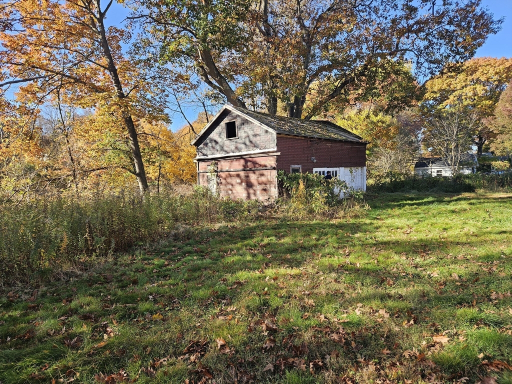 Lowell, Massachusetts 01850, United States, 2 Bedrooms Bedrooms, ,1 BathroomBathrooms,Residential,Pending,34185