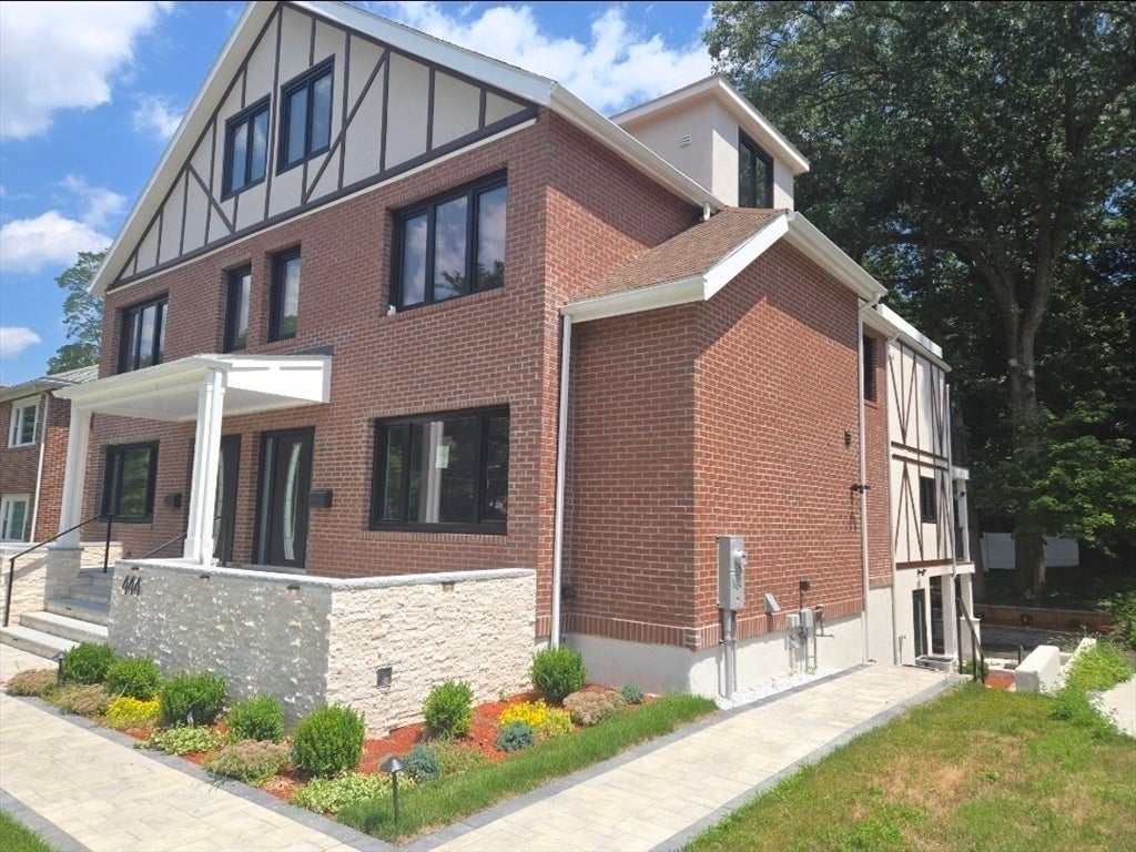 442 Lowell Ave 442