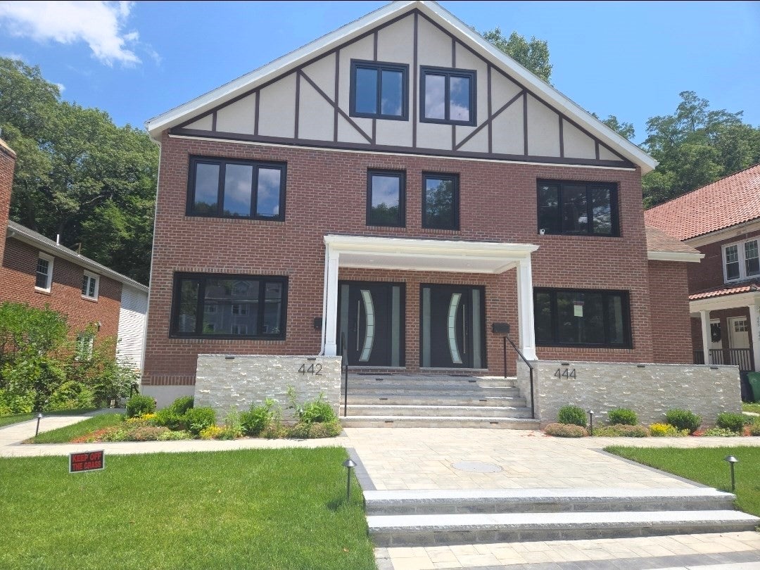 442 Lowell Ave