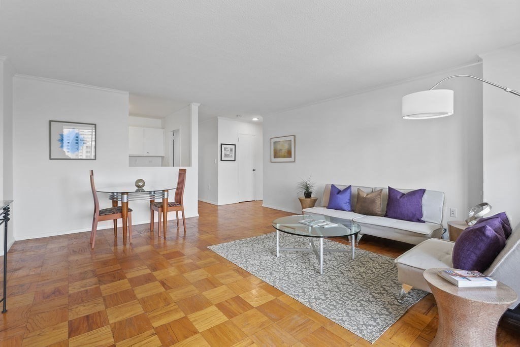 9 Hawthorne Pl 7O
