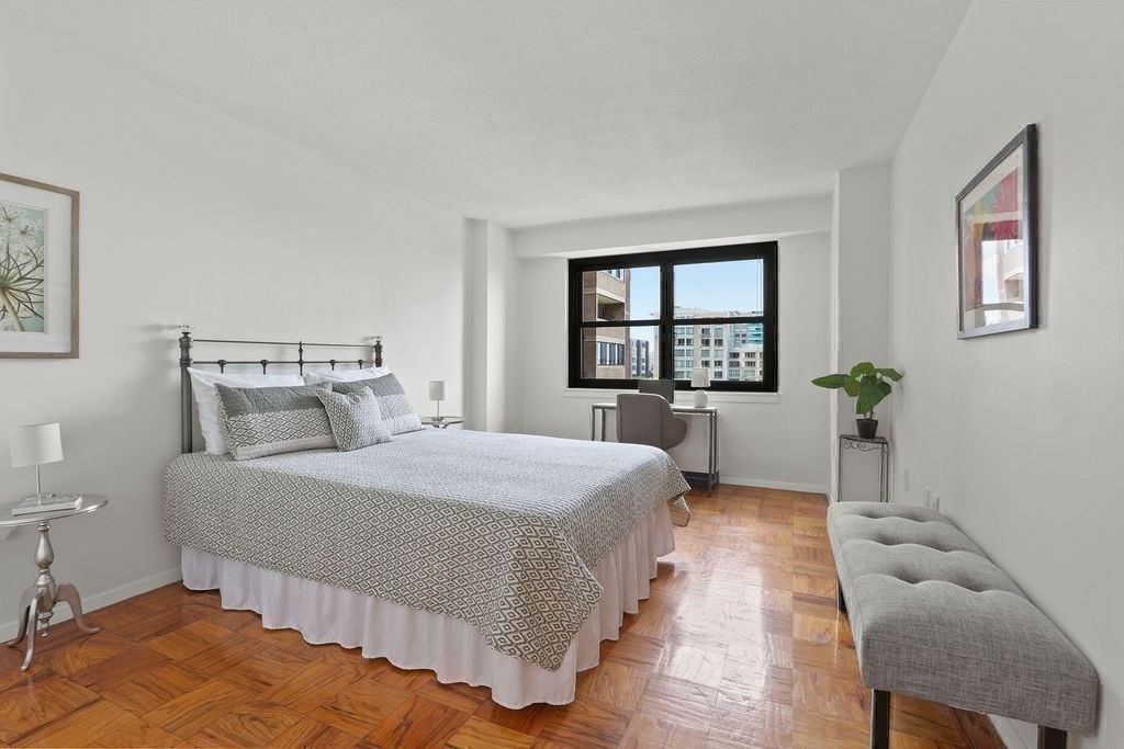 9 Hawthorne Pl 7O