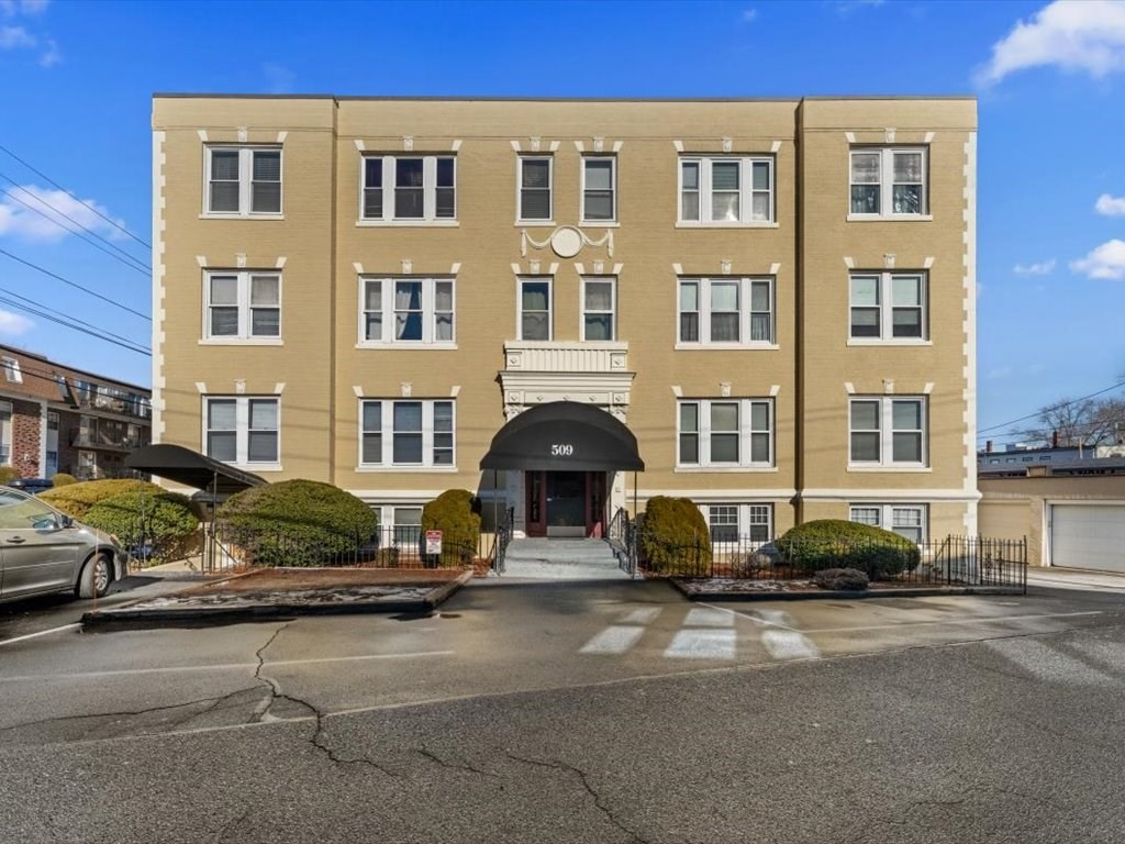 Photo of 509 Pleasant St, Melrose, MA