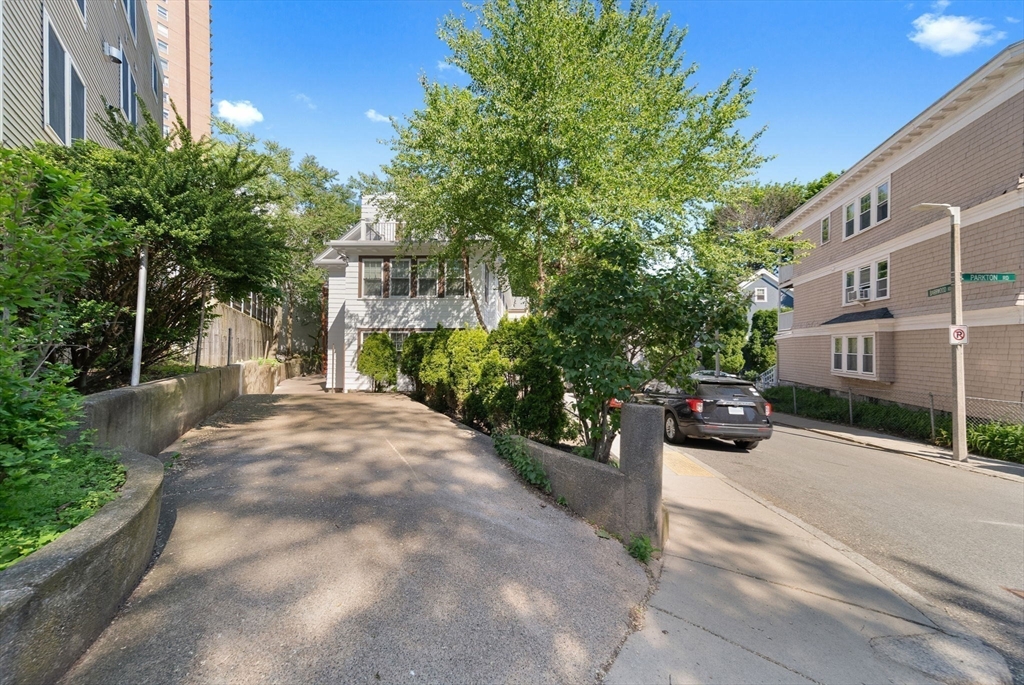 9 Parkwood Ter