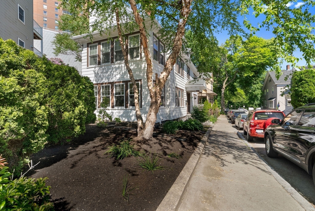 9 Parkwood Ter