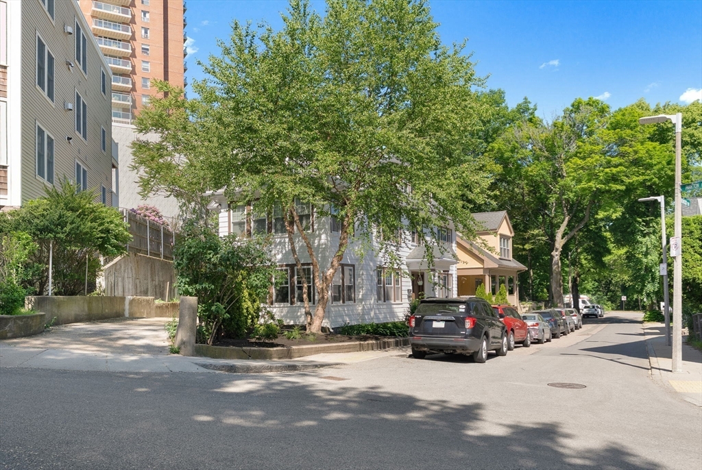 9 Parkwood Ter