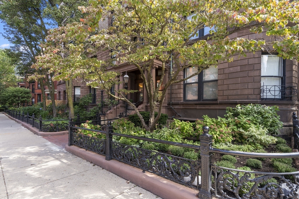 416 Marlborough St 209