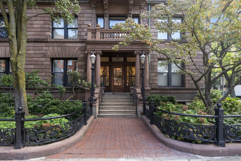 416 Marlborough St 209