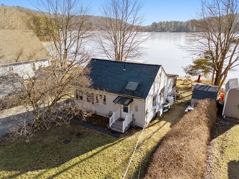 8 Lakeshore Dr Holland MA 01521