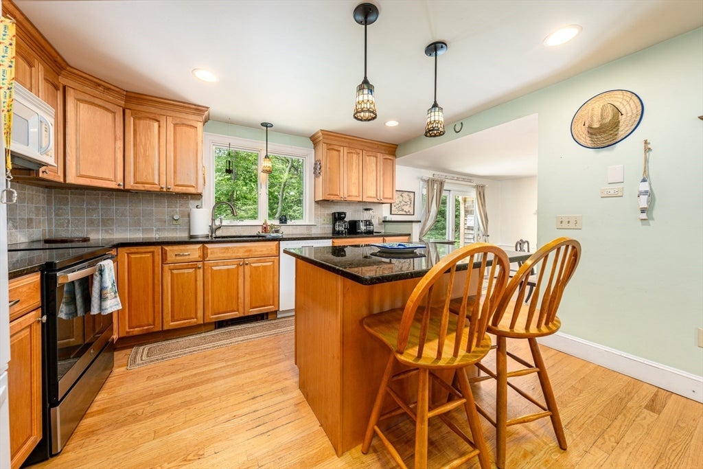 14 Oxner Road, Barnstable, MA, 14 Oxner Road, Barnstable, MA Photo #3