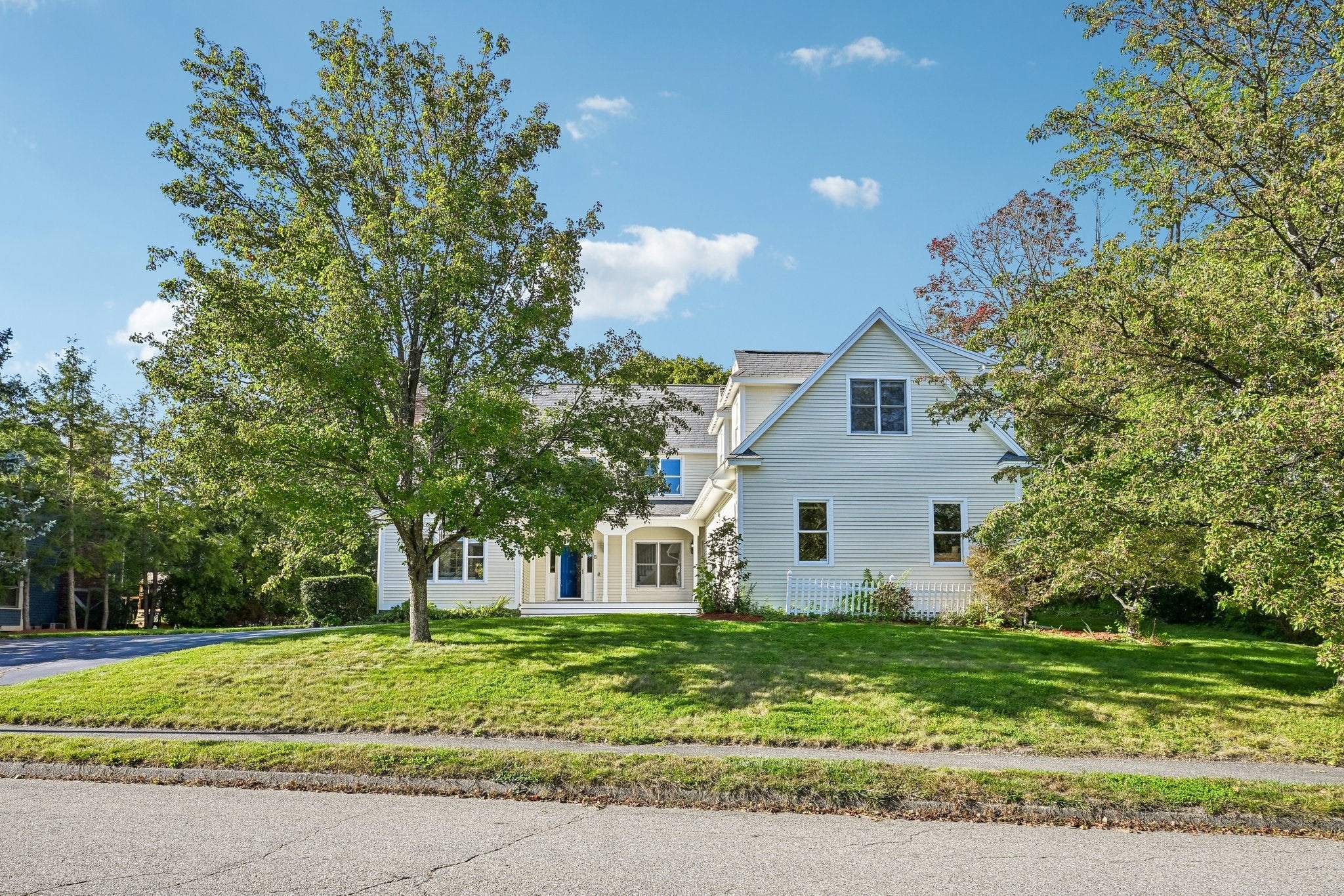2 Stone Meadow Farm Dr, Shrewsbury, MA Photo #2