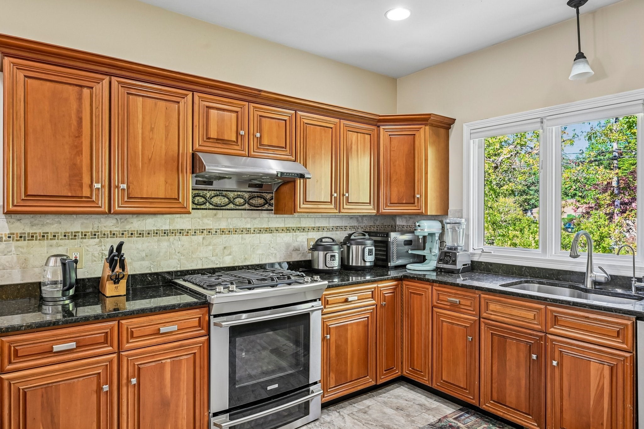 2 Stone Meadow Farm Dr, Shrewsbury, MA Photo #11