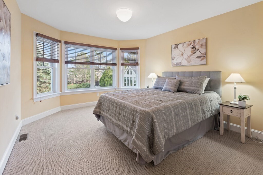 Southborough, Massachusetts 01772, United States, 2 Bedrooms Bedrooms, ,3 BathroomsBathrooms,Residential,Active,111964