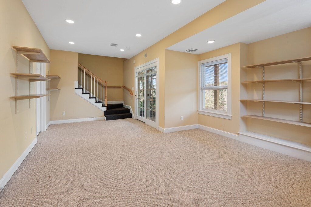 Southborough, Massachusetts 01772, United States, 2 Bedrooms Bedrooms, ,3 BathroomsBathrooms,Residential,Active,111964