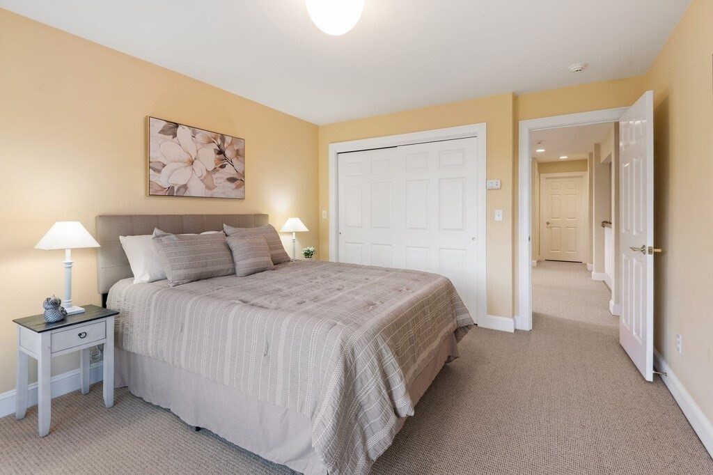 Southborough, Massachusetts 01772, United States, 2 Bedrooms Bedrooms, ,3 BathroomsBathrooms,Residential,Active,111964