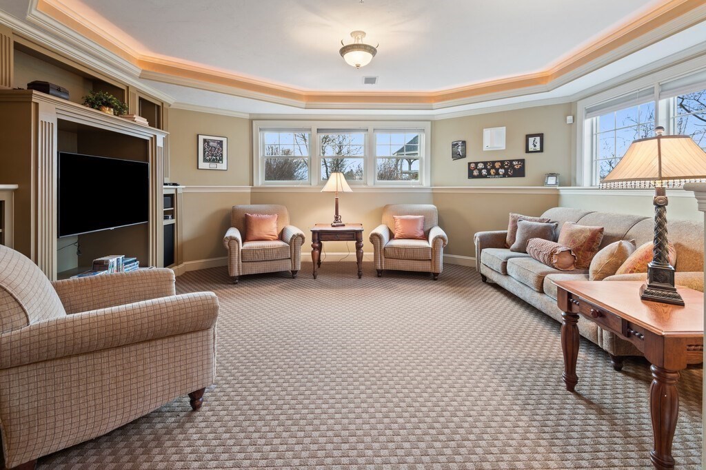 Southborough, Massachusetts 01772, United States, 2 Bedrooms Bedrooms, ,3 BathroomsBathrooms,Residential,Active,111964