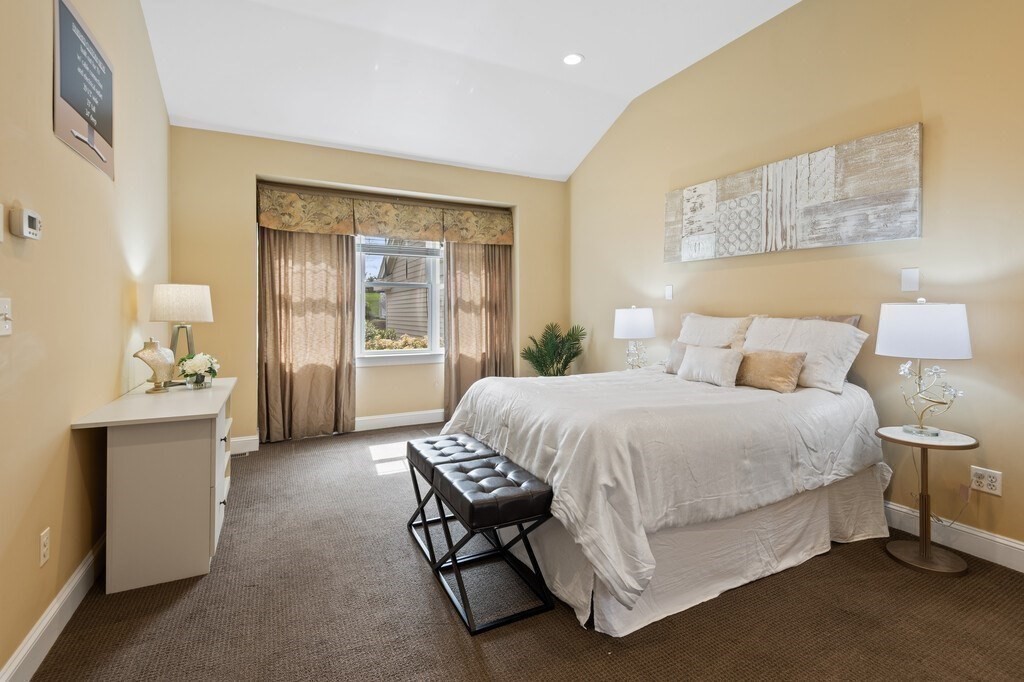 Southborough, Massachusetts 01772, United States, 2 Bedrooms Bedrooms, ,3 BathroomsBathrooms,Residential,Active,111964