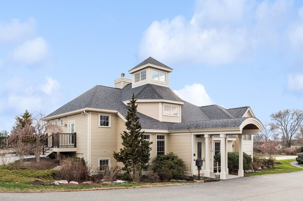 Southborough, Massachusetts 01772, United States, 2 Bedrooms Bedrooms, ,3 BathroomsBathrooms,Residential,Active,111964