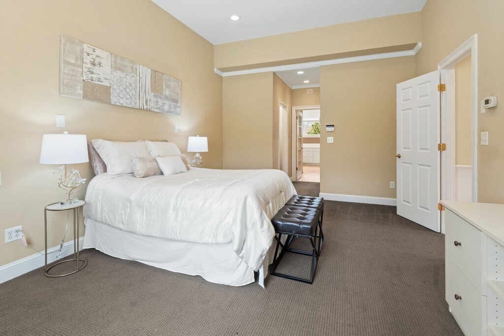 Southborough, Massachusetts 01772, United States, 2 Bedrooms Bedrooms, ,3 BathroomsBathrooms,Residential,Active,111964