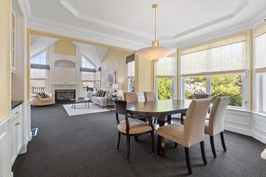 Southborough, Massachusetts 01772, United States, 2 Bedrooms Bedrooms, ,3 BathroomsBathrooms,Residential,Active,111964