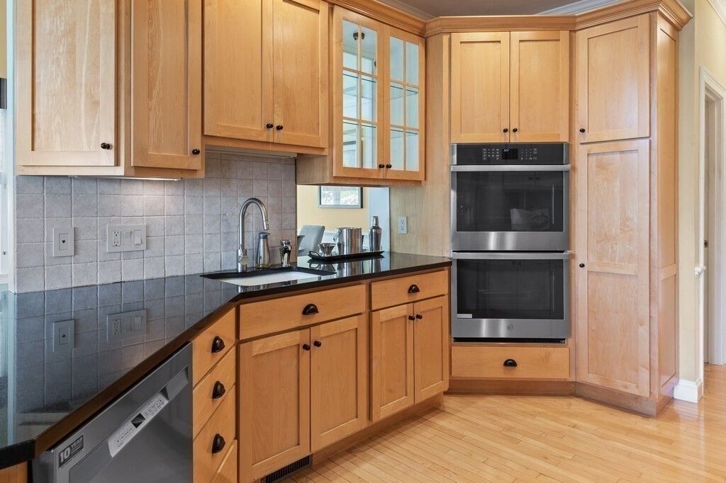 Southborough, Massachusetts 01772, United States, 2 Bedrooms Bedrooms, ,3 BathroomsBathrooms,Residential,Active,111964