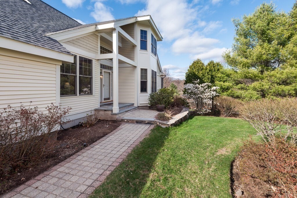 Southborough, Massachusetts 01772, United States, 2 Bedrooms Bedrooms, ,3 BathroomsBathrooms,Residential,Active,111964