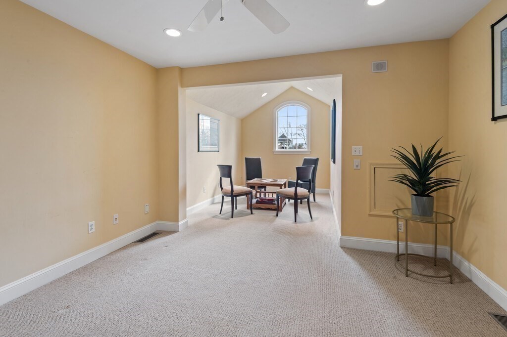 Southborough, Massachusetts 01772, United States, 2 Bedrooms Bedrooms, ,3 BathroomsBathrooms,Residential,Active,111964