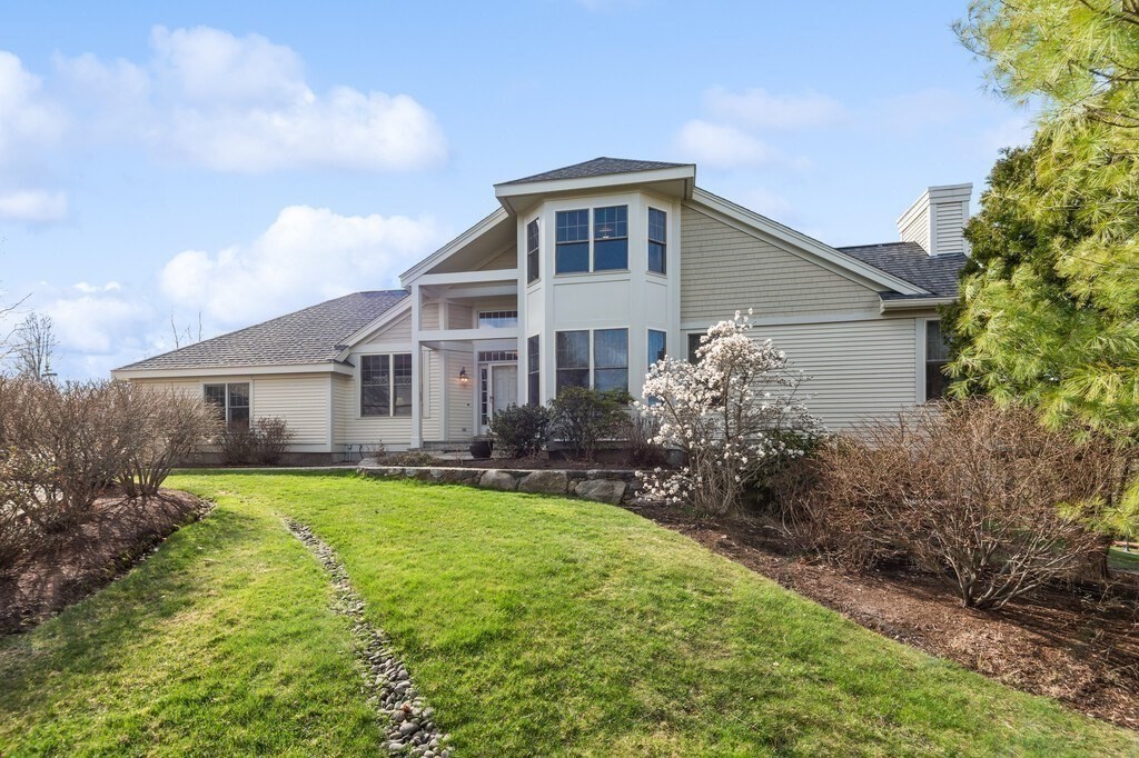 Southborough, Massachusetts 01772, United States, 2 Bedrooms Bedrooms, ,3 BathroomsBathrooms,Residential,Active,111964