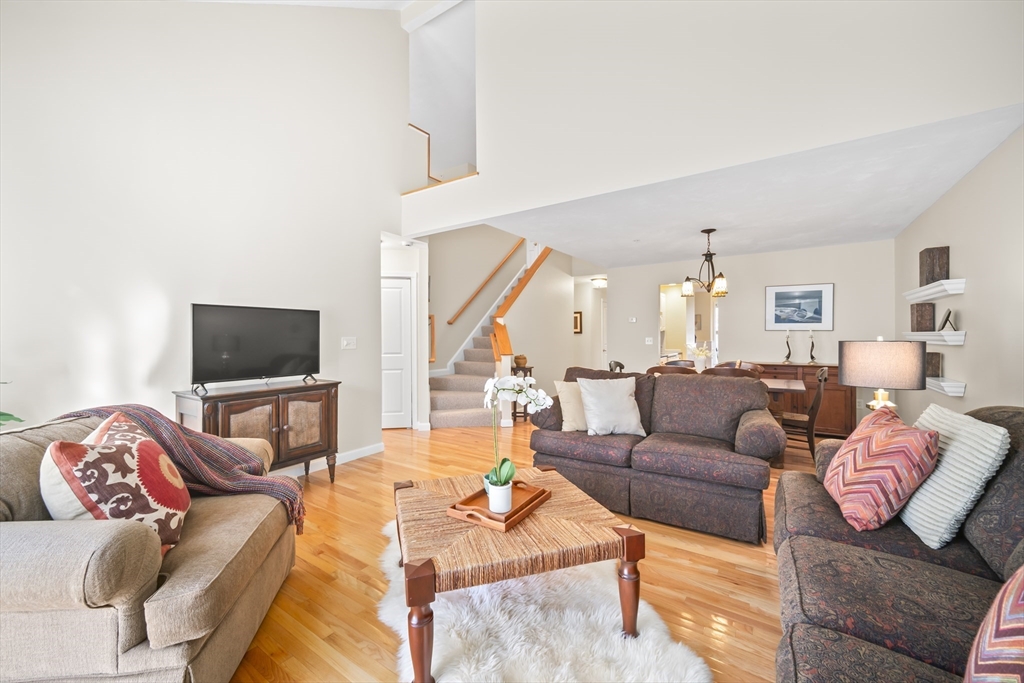 11 Whispering Brook Road 55