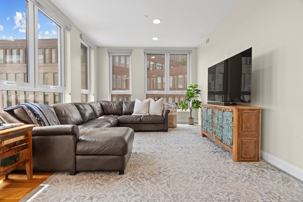 10 Taber St 501